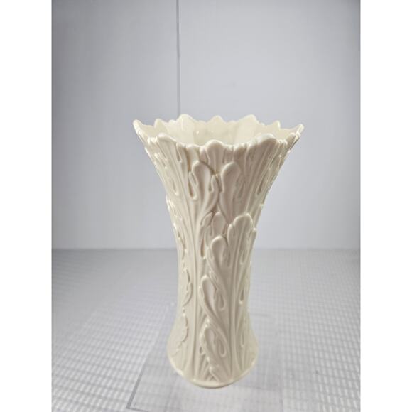 Lenox Woodland Vase, part of the Woodland Collection Classic‎ Cream Color - Picture 1 of 5